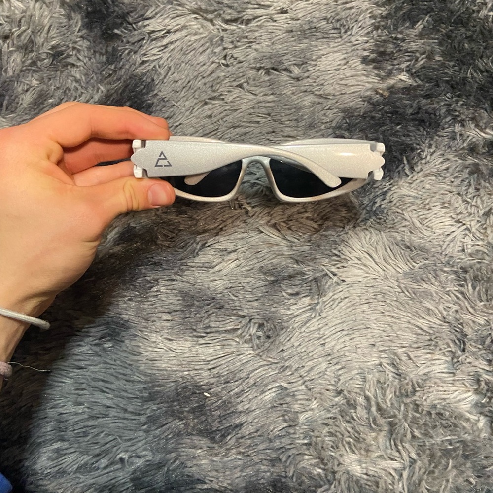 Gray Glasses - Picture 4 of 4